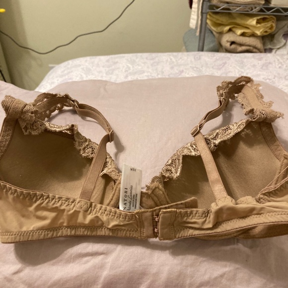 New without tags, natori private luxuries 32 a lined Demi bra - Picture 3 of 5